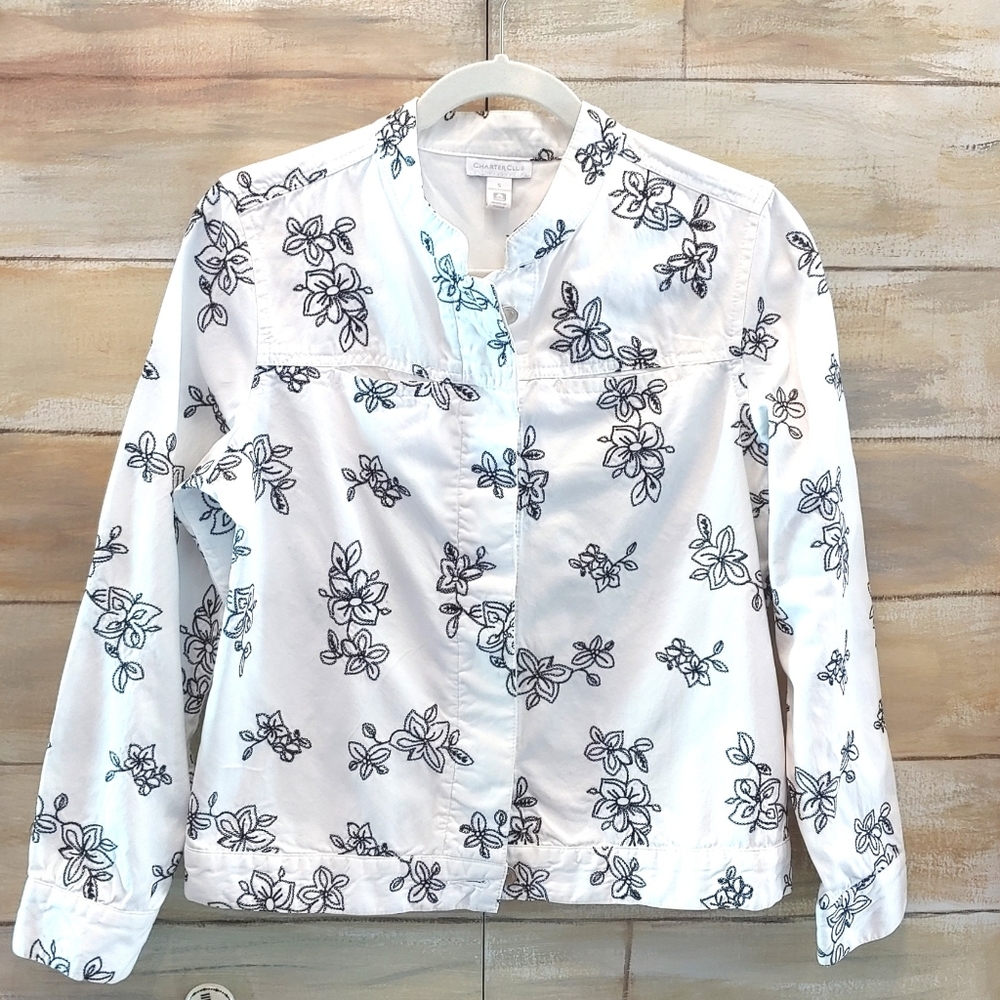 Charter Club women's cottagecore white floral long-sleeved jean jacket small